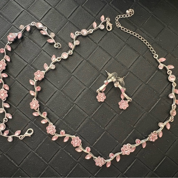 Madeline Love Jewelry - Floral Pink Necklace Set